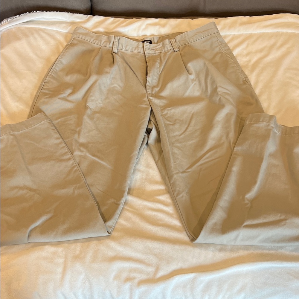 Dockers Men's Light Khaki Chino Pants